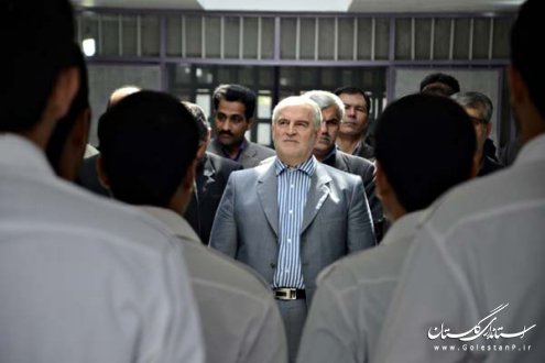 استاندار گلستان از زندان مركزي گرگان بازديد كرد