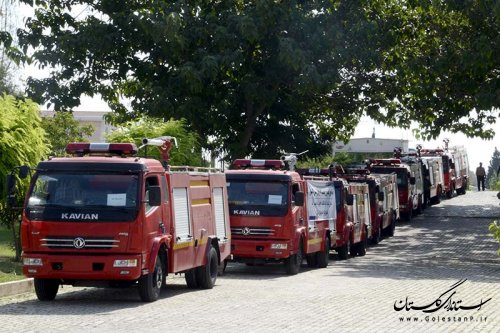 با حضور استاندار، هشت دستگاه ماشین آتش نشانی به دهیاران گلستانی تحویل شد