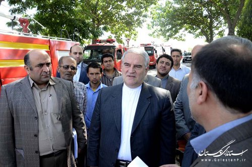 با حضور استاندار، هشت دستگاه ماشین آتش نشانی به دهیاران گلستانی تحویل شد