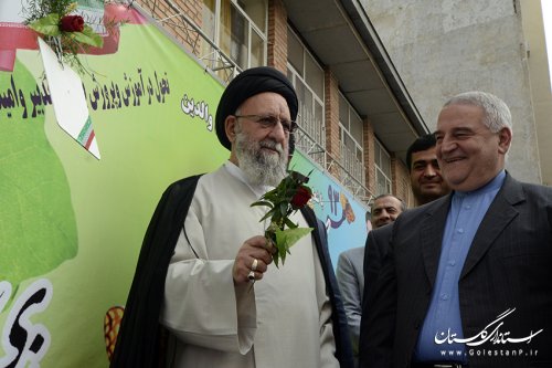 استاندار گلستان: اولین رسالت همه ما دانش آموزی است