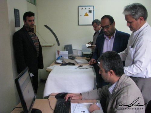 بازدید فرماندار ازنحوه صدور کارت ملی هوشمند