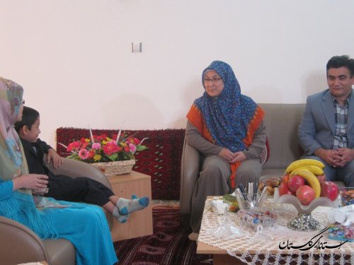 تصاویری از فرماندار شهرستان ترکمن در محل کار و کنار خانواده