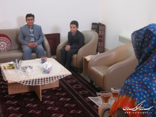تصاویری از فرماندار شهرستان ترکمن در محل کار و کنار خانواده
