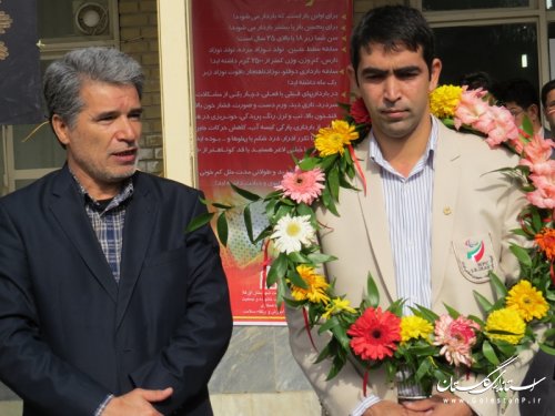 مراسم تجلیل از احمد ایری مدال آور ملی پوش والیبال نشسته ایران برگزار شد