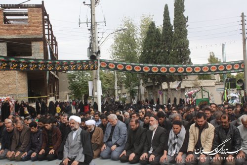 نماز ظهر عاشورا با حضور استاندار گلستان برگزار شد