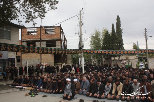نماز ظهر عاشورا با حضور استاندار گلستان برگزار شد
