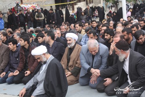نماز ظهر عاشورا با حضور استاندار گلستان برگزار شد