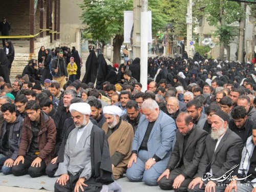 حضور استاندار در عزاداری باشکوه و اقامه نماز ظهر عاشورا در رامیان