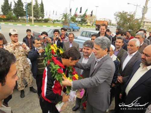 استقبال مسئولین شهرستان آق قلا از ملی پوش آق قلایی تیم ملی فوتوالی ایران