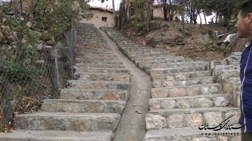 قره جانلو از احداث 100 پله در یکی از معابر روستای قلعه قافه پایین خبر داد