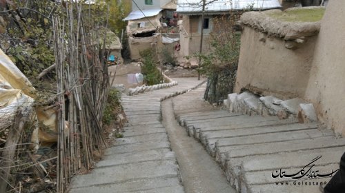 قره جانلو از احداث 100 پله در یکی از معابر روستای قلعه قافه پایین خبر داد
