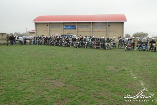 اهدای کلاه ایمنی به 80 نفر از موتورسواران روستای قورچای بخش مرکزی آزادشهر