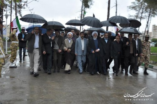 حضور معاون رییس جمهور در امور مجلس در بدو ورود به شهرستان گنبدکاووس در گلزار شهدای گمنام 