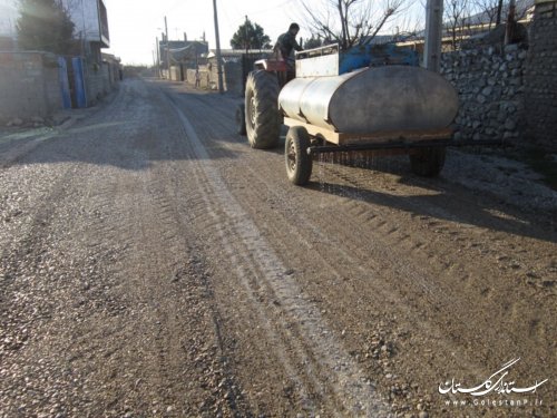 شن ریزی و تسطیح معابر روستای آق قمیش انجام شد