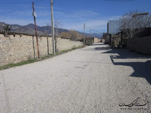 شن ریزی و تسطیح معابر روستای آق قمیش انجام شد