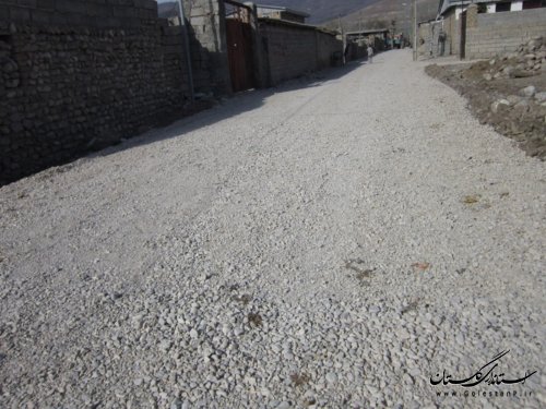 شن ریزی و تسطیح معابر روستای آق قمیش انجام شد