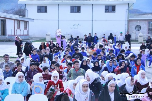 برگزاری جشن انقلاب در روستای کفشگیری با حضور فرماندار گرگان