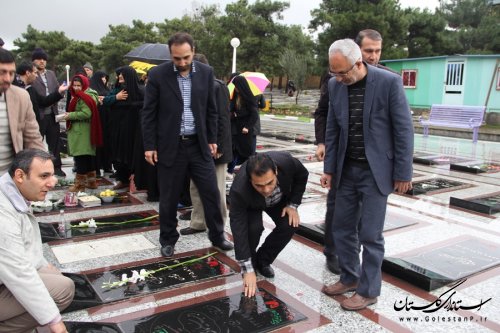 غبار روبی مزار شهداء در امامزاده عبدا...(ع) گرگان