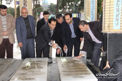 غبار روبی مزار شهداء در امامزاده عبدا...(ع) گرگان