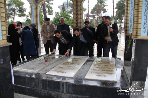 غبار روبی مزار شهداء در امامزاده عبدا...(ع) گرگان