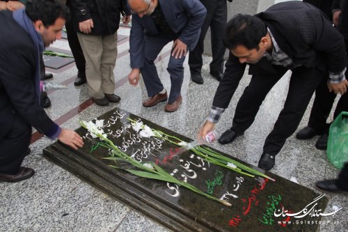 غبار روبی مزار شهداء در امامزاده عبدا...(ع) گرگان