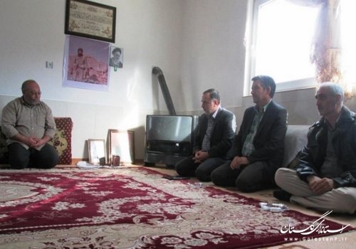 بخشدار لوه با خانواده شهدا روستای صادق آباد و تنگراه دیدار کرد