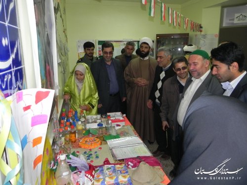 افتتاح نمایشگاه صنایع دستی و آزمایشگاهی در مدرسه دخترانه دوزین