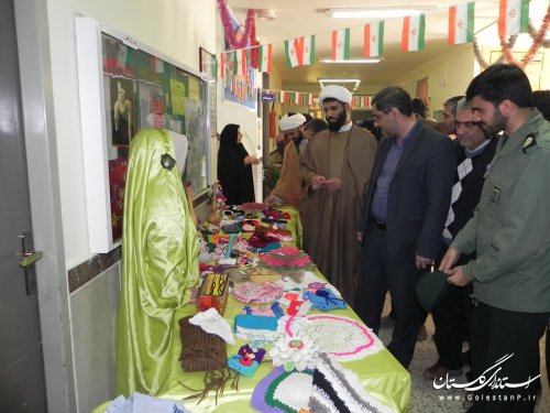 افتتاح نمایشگاه صنایع دستی و آزمایشگاهی در مدرسه دخترانه دوزین