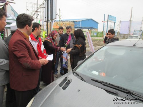  استقبال فرماندار شهرستان ترکمن به مسافران نوروزی بندرترکمن 