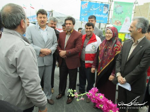  استقبال فرماندار شهرستان ترکمن به مسافران نوروزی بندرترکمن 
