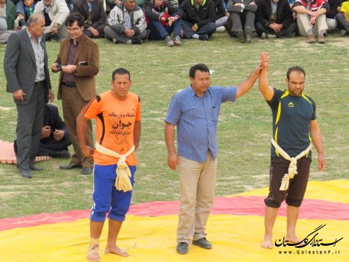 برگزاری کشتی سنتی "گورش" در اولین روز از جشنواره فرهنگ اقوام شهرستان آق قلا