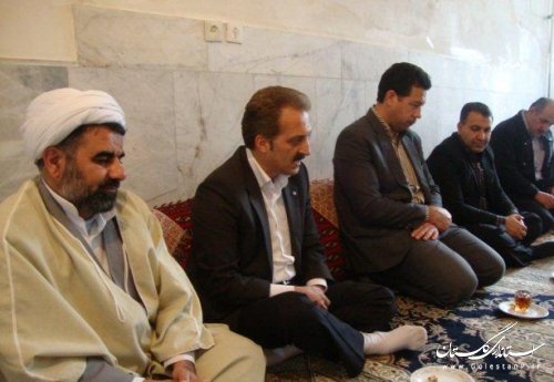 معاون فرماندار ترکمن با خانواده های شهدا دیدار و گفتگو کرد
