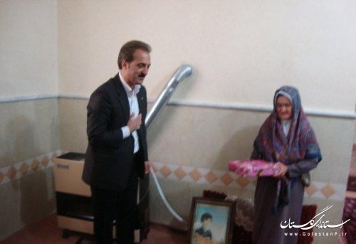 معاون فرماندار ترکمن با خانواده های شهدا دیدار و گفتگو کرد