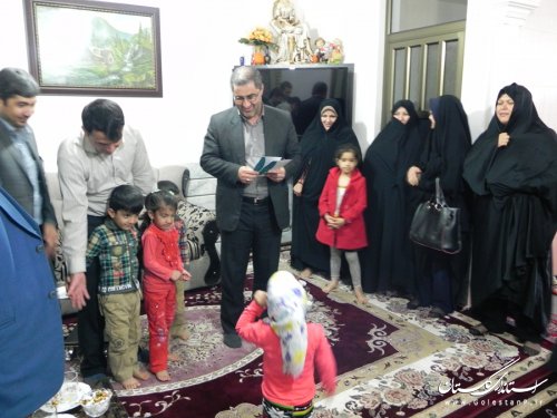 تکریم فرماندار مینودشت از خانواده سه قلوها