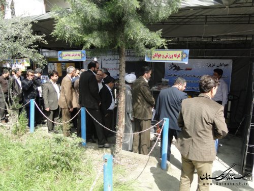 افتتاح نمايشگاه هفته سلامت در شهرستان آزادشهر
