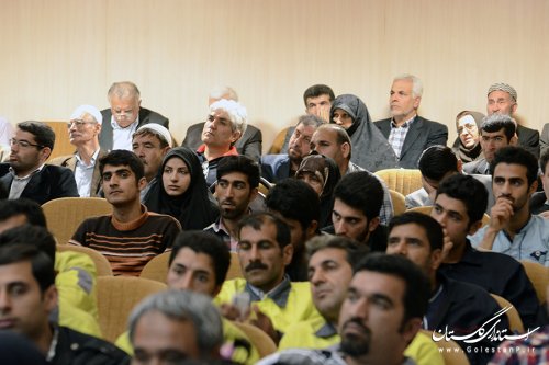 کارگران و کارفرمایان می توانند زمینه ساز توسعه ی استان شوند