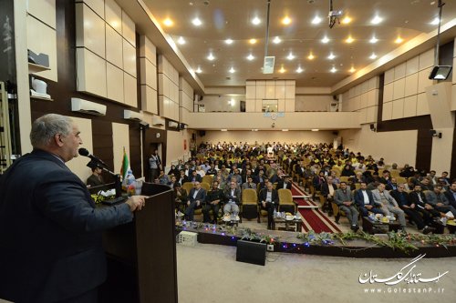 کارگران و کارفرمایان می توانند زمینه ساز توسعه ی استان شوند