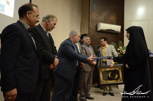 کارگران و کارفرمایان می توانند زمینه ساز توسعه ی استان شوند