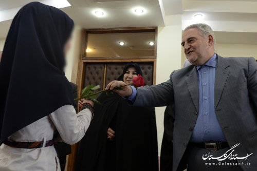 دیدار صمیمانه استاندار گلستان با فرزندان تحت سرپرستی بهزیستی