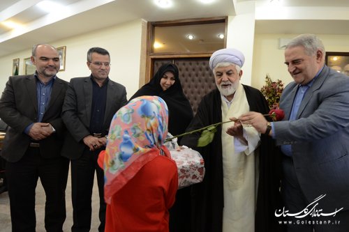 دیدار صمیمانه استاندار گلستان با فرزندان تحت سرپرستی بهزیستی