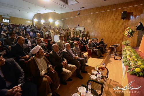 دانش آموز باید معلم را پدر معنوی خود بداند