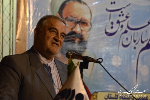 دانش آموز باید معلم را پدر معنوی خود بداند