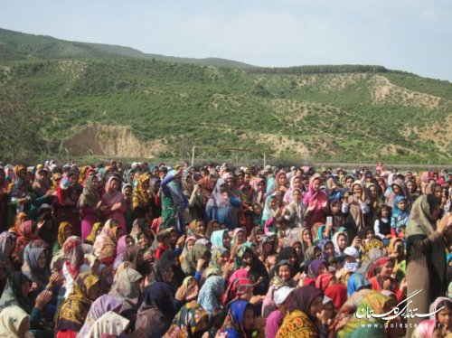 پیاده روی خانوادگی به مناسبت روز شورا وروز پدر در روستای یانبلاق