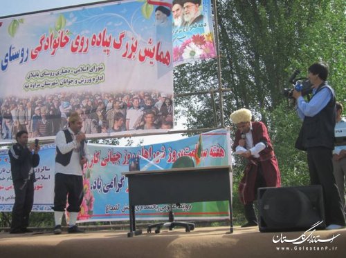 پیاده روی خانوادگی به مناسبت روز شورا وروز پدر در روستای یانبلاق