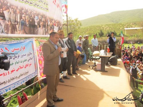 پیاده روی خانوادگی به مناسبت روز شورا وروز پدر در روستای یانبلاق