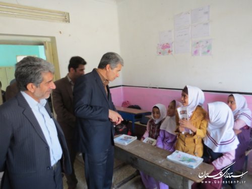 بازدید سرزده فرماندار آق قلا از دبستان ایثار روستای گوگ تپه