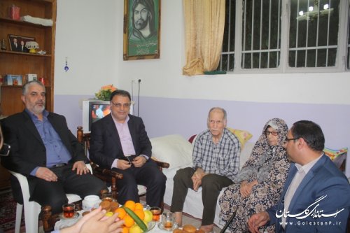 دیدار معاون استاندار با خانواده های شهیدان بهمنی نژاد و گرجی در گرگان