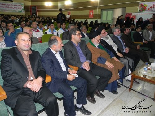 نشست صمیمی نماینده ولی فقیه در استان با جوانان مینودشت