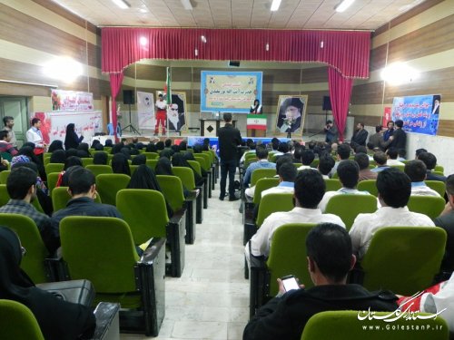 نشست صمیمی نماینده ولی فقیه در استان با جوانان مینودشت