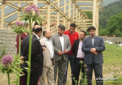 بازدید فرماندار و مدیر کل ورزش و جوانان از زمین چمن مصنوعی رامیان